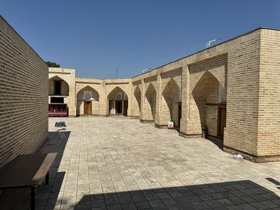 Dahmai Shohon maqbarasi ichki hovlisi, Kokand, 2024