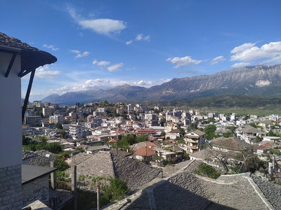 Gjirokastra nga ballkoni i shtepise Kadare, Gjirokastër, 2019