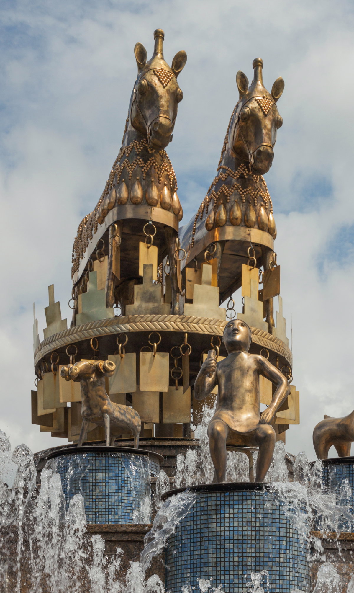 Kutaisi, Fontanna na centralnym placu, Kutaisi, Georgia, 2014