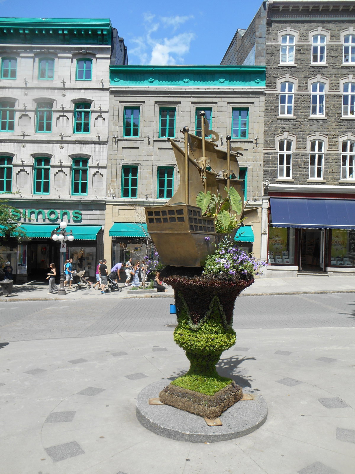 Place de l Hotel-de-Ville - 09, Quebec City, Canada, 2014
