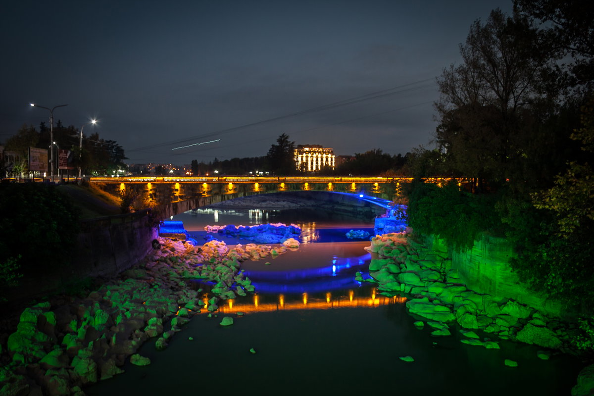 Chain bridge. Night, Kutaisi, Georgia, 2017