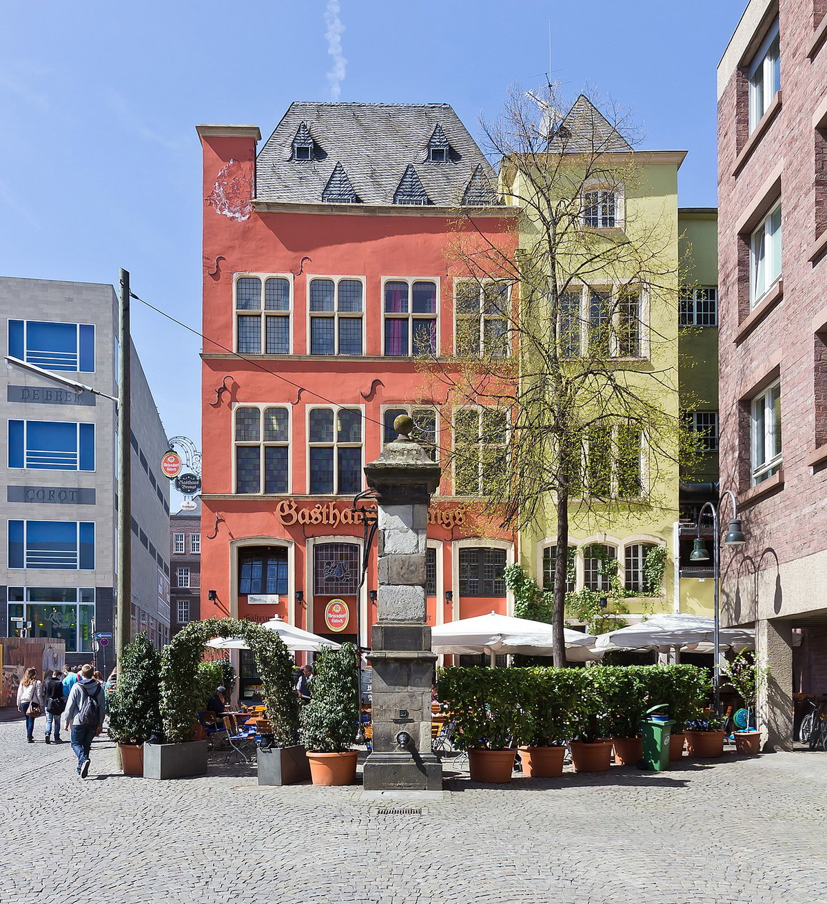 Wohnhausgruppe und Steinerne Pumpe Marsplatz, Cologne, Germany, 2013
