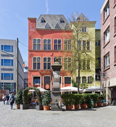 Wohnhausgruppe und Steinerne Pumpe Marsplatz, Cologne, 2013