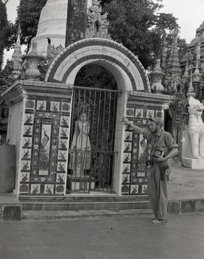 Shwedagon Pagoda (BOND 0271), Yangon, 1945