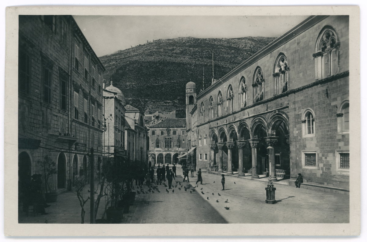 EU: Dubrovnik - In front of the Rector's Palace (1920), Dubrovnik, Croatia, 1920