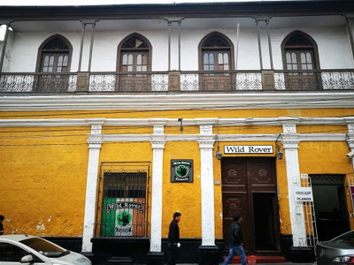 Façana amb balcó al carrer San Francisco d'Arequipa, Arequipa — photos through time