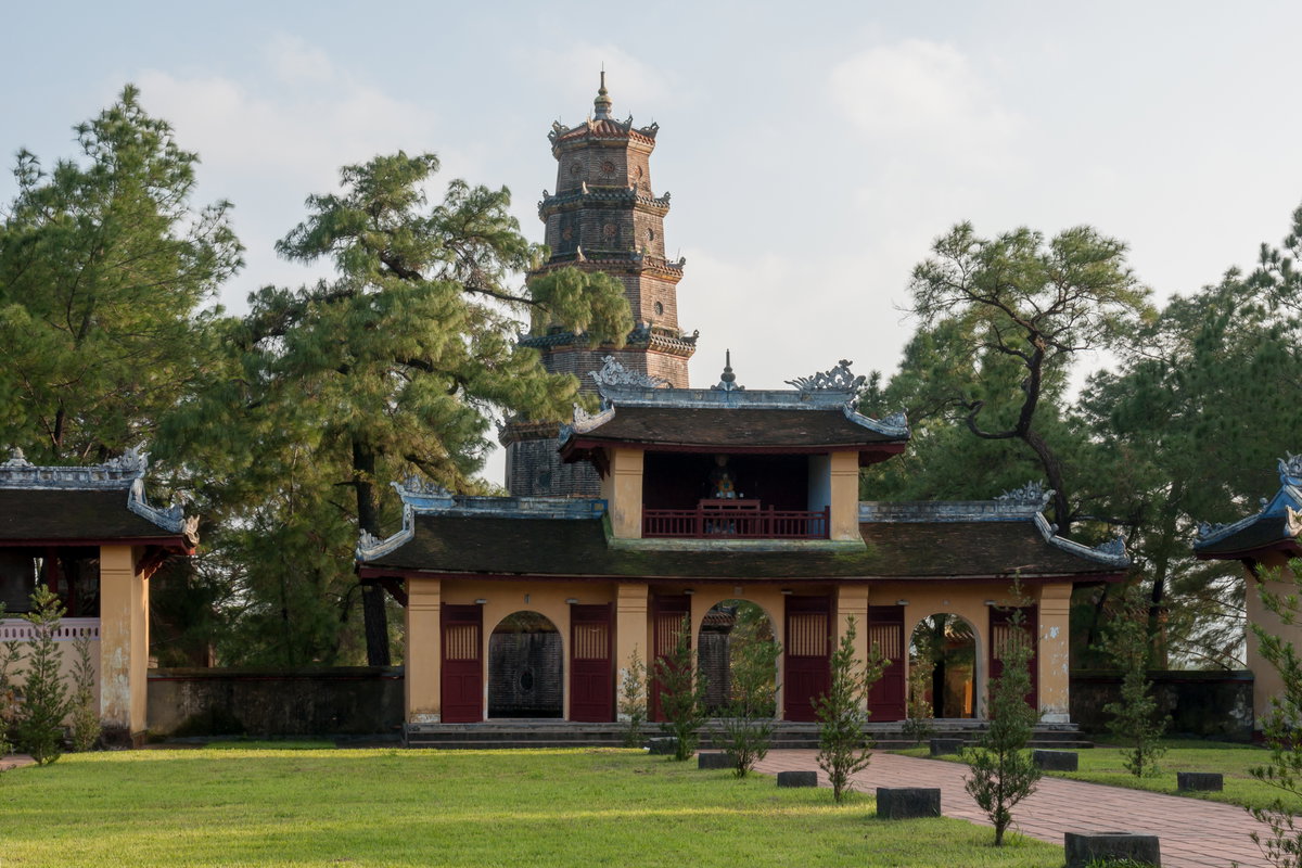 Hue Vietnam Thien-Mu-Temple-and-Pagoda-01, Hue, Vietnam, 2010