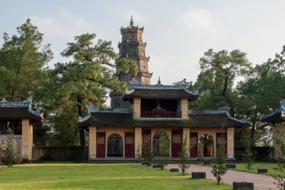 Rebuilt buildings, Hue — photos through time