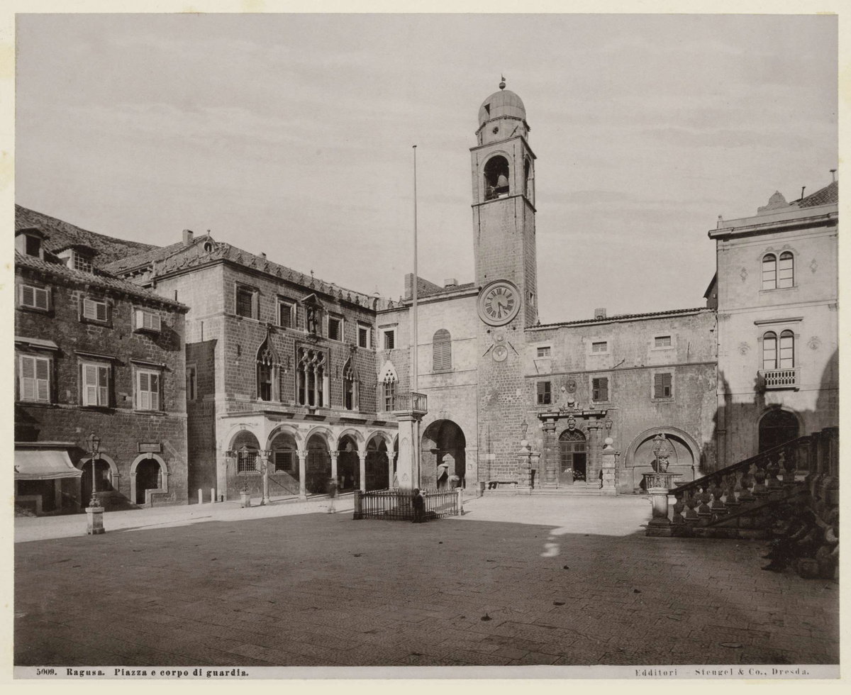 EU: Plein en wachtlokaal te Dubrovnik (1900), Dubrovnik, Croatia, 1900