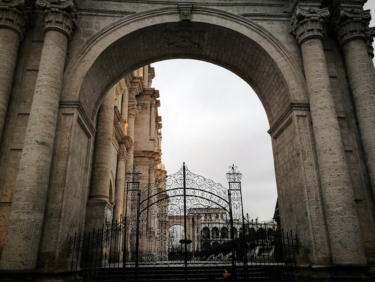 Arcada exterior a la catedral d'Arequipa, Arequipa, Peru, 2017