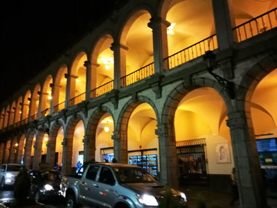 Arcades de la Plaza de Armas d'Arequipa de nit, Arequipa, 2017