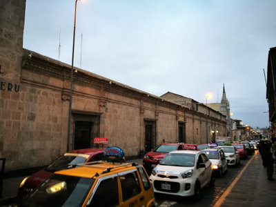 Murs del Banco de Reserva de Peru d'Arequipa i altres edificis, Arequipa, 2017