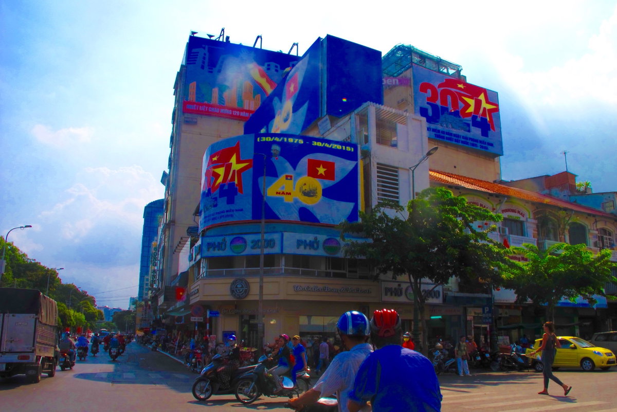 Truoc cua Cho Ben Thanh, phun ben thanh, q1, tphcmvn, Ho Chi Minh City, Vietnam, 2015