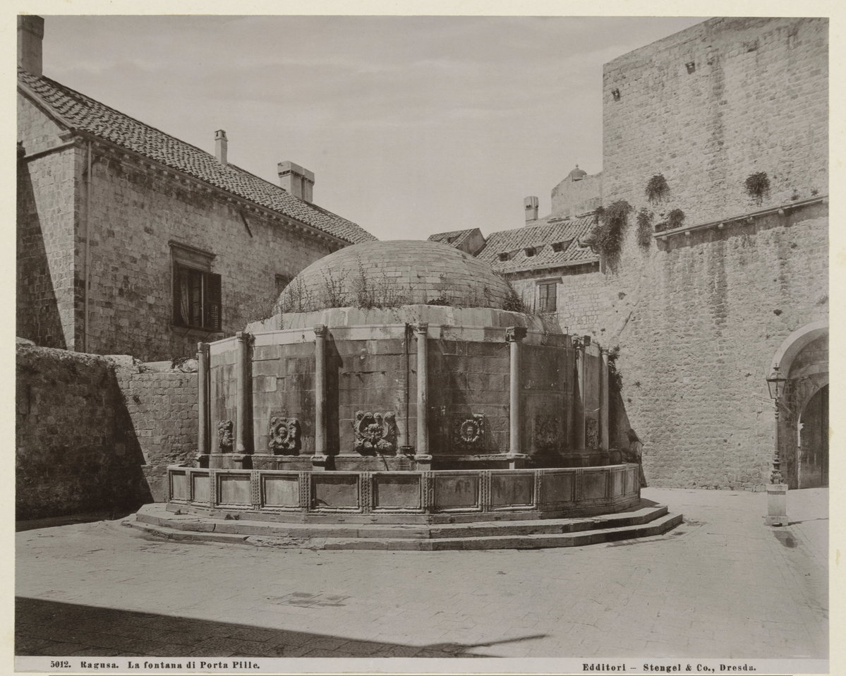 Onofrio fontein in Dubrovnik Ragusa. La fontana di Porta Pille. (titel op object), Dubrovnik, Croatia, 1895