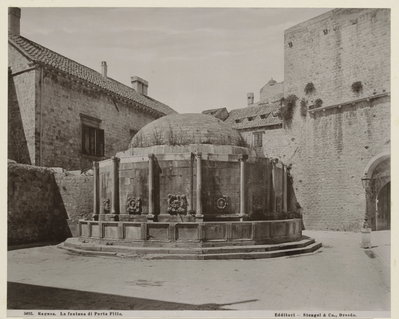 Onofrio fontein in Dubrovnik Ragusa. La fontana di Porta Pille. (titel op object), Dubrovnik, 1895