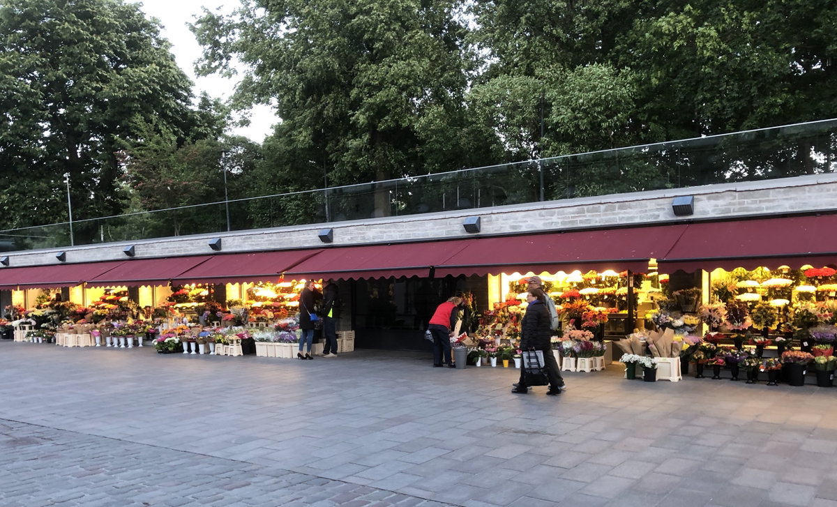 Blumenmarkt in der Lehmstraße, Tallinn, Estonia, 2018