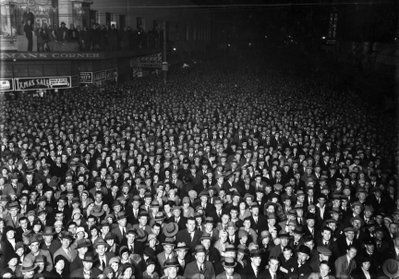 Election night crowd, Wellington, Wellington, 1931