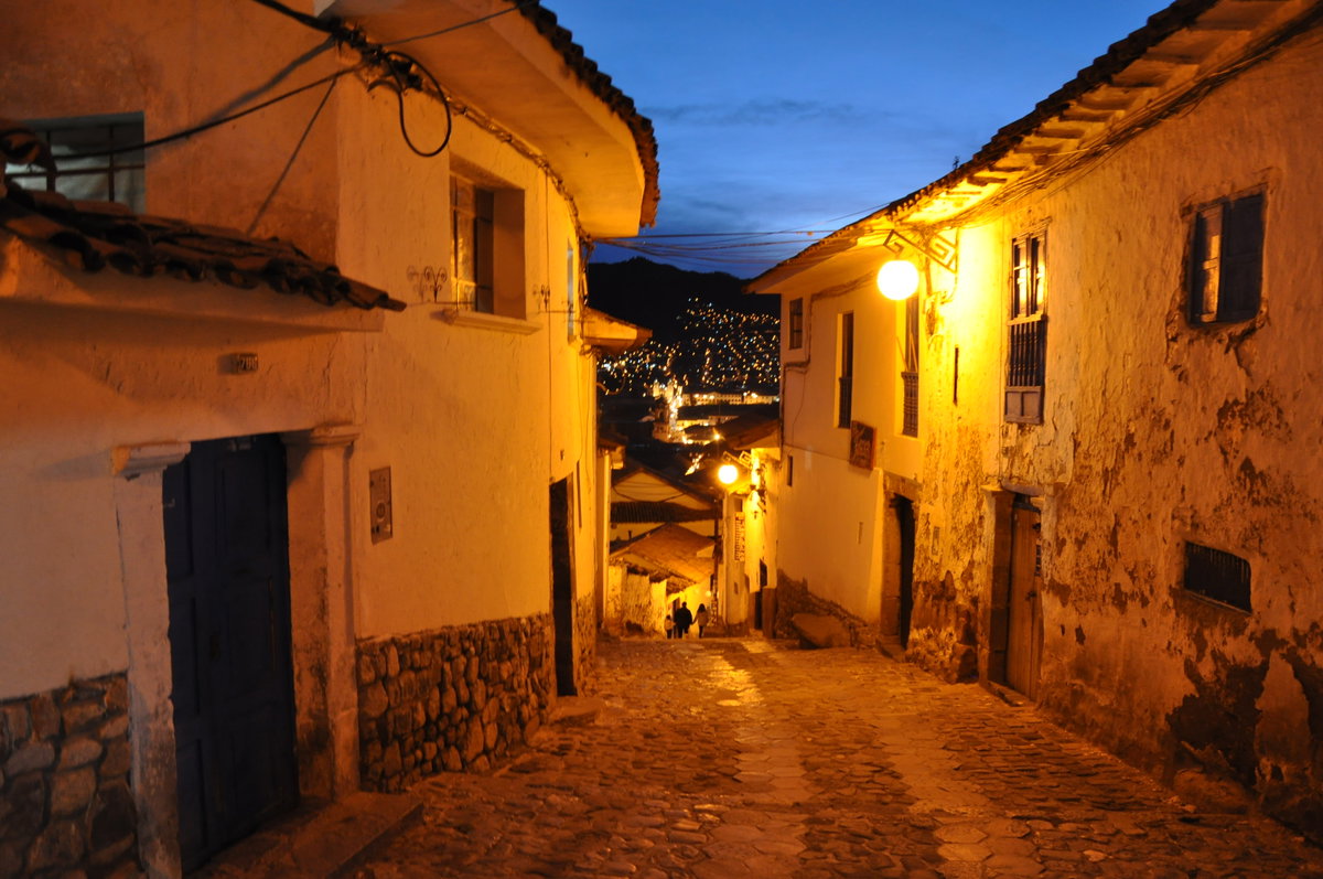 Lascar Barrio San Blas (San Blas neighbourhood) at dusk (Cuzco), Cusco, Peru, 2009