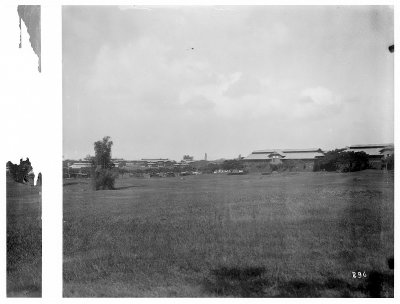 EU: Manila. View over a meadow of houses and barracks (1913), Manila, 1913