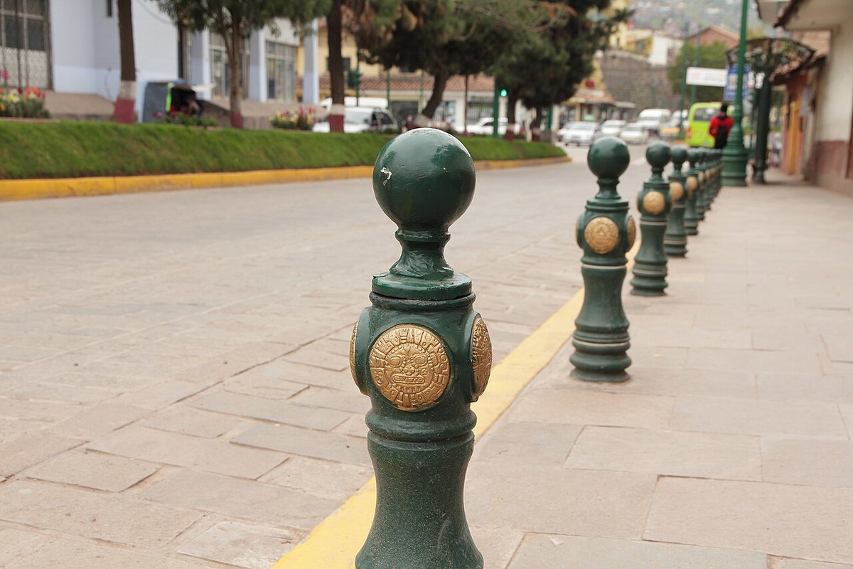 Detalle avenida garcilaso 3, Cusco, Peru, 2013