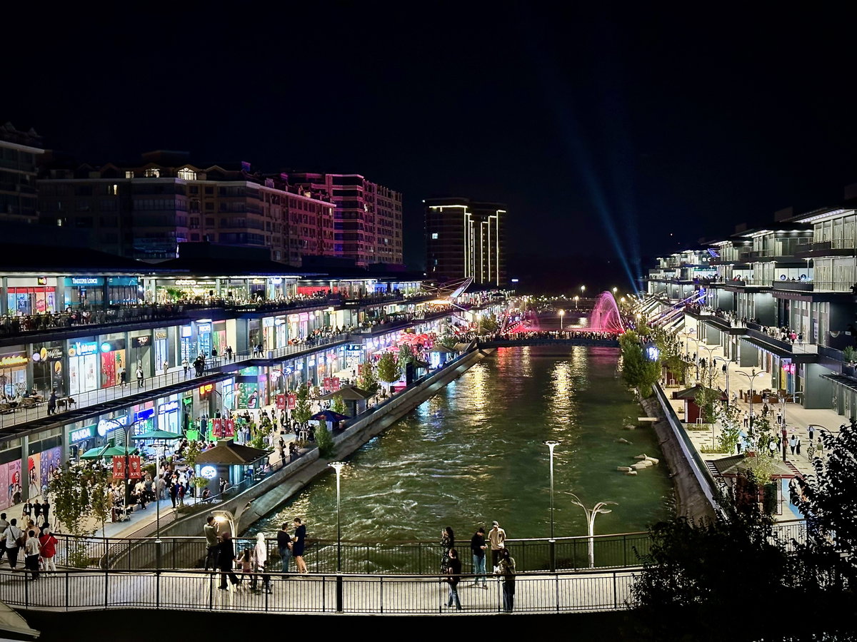 Seoul embankment in Tashkent, September, Tashkent, Uzbekistan, 2024