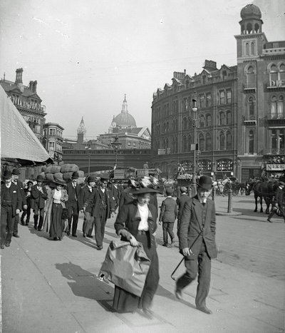 London street scene, London, 1900