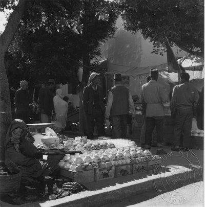 EU: Sales of imported porcelain at the market place in Mombasa (1930), Mombasa, 1930