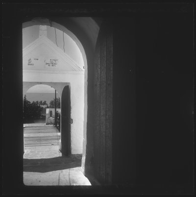 EU: St. Jago, Fort Coenraadsburg, uitzicht vanuit toegangspoort (1953), Elmina, 1953