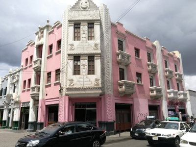 Façana d'edifici´del jirón Francisco Pizarro de Trujillo, Trujillo — photos through time