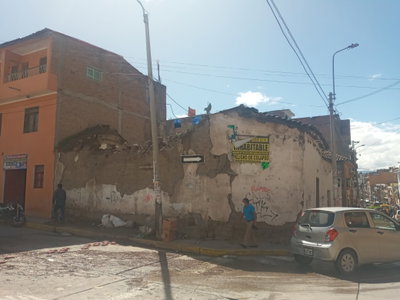 Debilitamiento de casas de adobe a causa de las lluvias constantes, Ayacucho, 2022