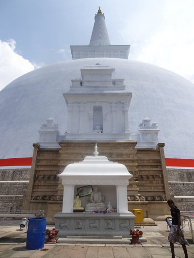 Ruwanwelisaya Stupa 15, Anuradhapura, 2013