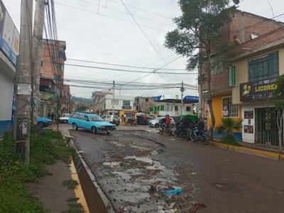 Vía vehicular dañada por las constantes lluvias, Ayacucho, 2022