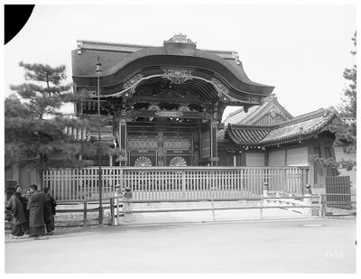 EU: Kyoto, Japan. Niholdo Gate of Higashi Hongan-ji (1913), Kyoto, 1913
