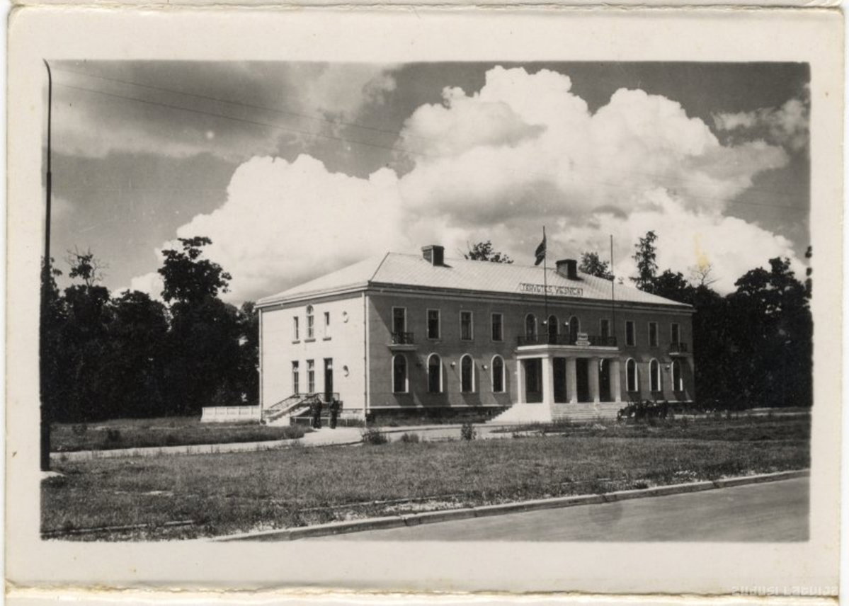 EU: Cēsis. Viesnīca "Cēsis" - agrāk viesnīca "Tērvete" (1941), Cēsis, Latvia, 1941