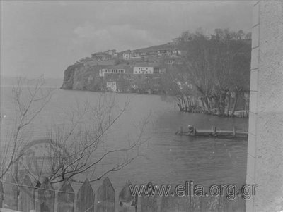 EU: Balkan Wars - Ohrid cliffside houses over the lake (1913), Ohrid, 1913