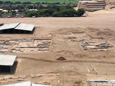Restes de la ciutat entre la Huaca del Sol i la Huaca de la Luna, Trujillo, 2017