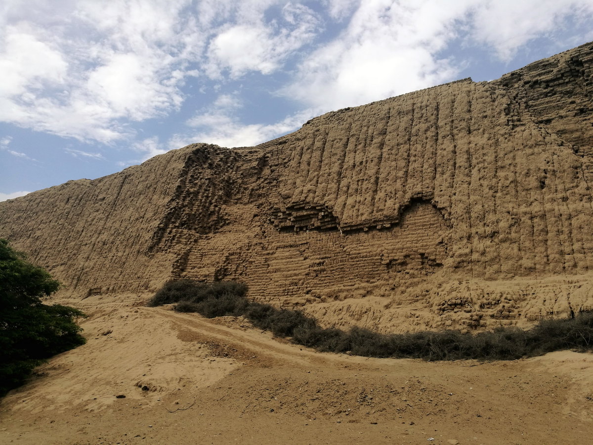 Huaca del Sol des de la carretera10, Trujillo, Peru, 2017
