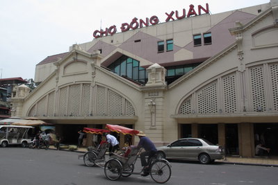 Dong Xuan Market, Hanoi — photos through time