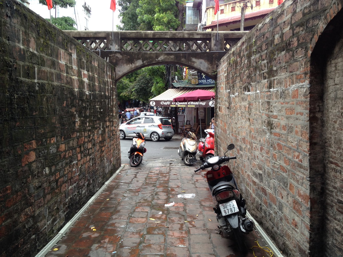 Lối bên nam ô Quan Chưởng, Hà Nội 002, Hanoi, Vietnam, 2015