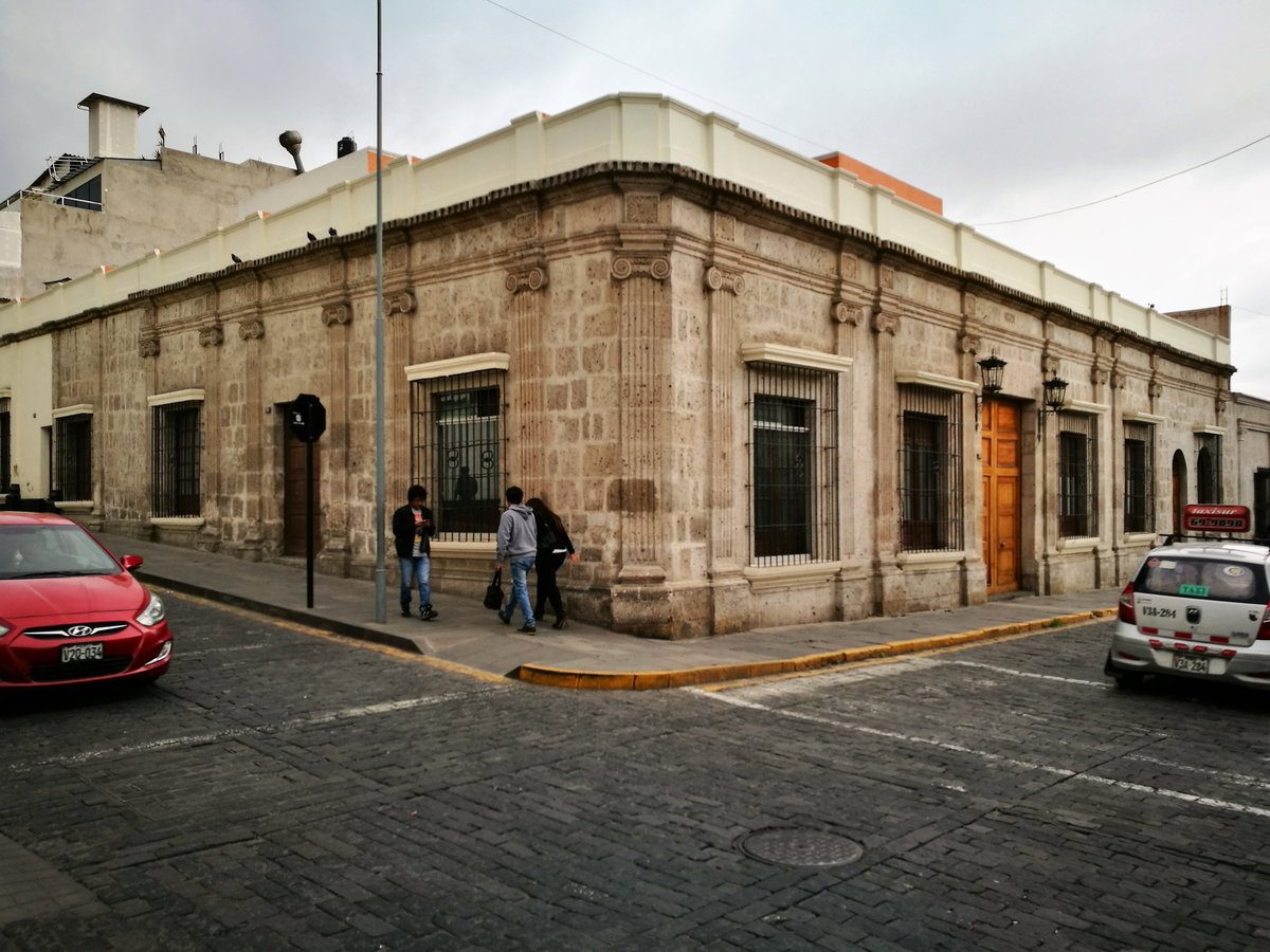 Edifici a la confluència entre el carrer la Merced i el carrer Consuelo d'Arequipa, Arequipa, Peru, 2017