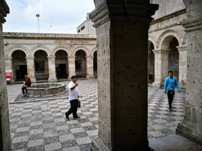 Arcs de l'església dels jesuïtes d'Arequipa, Arequipa, 2017