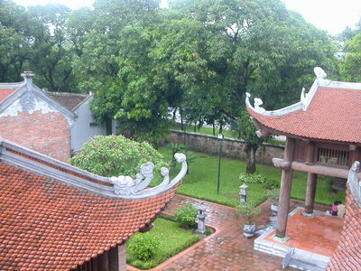 Ho nuoc giua san, Hanoi — photos through time