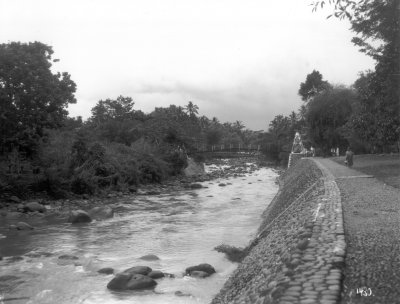 EU: Park und Promenade am Fluss Liwoeng, Buitenzorg (1912), Bogor, 1912