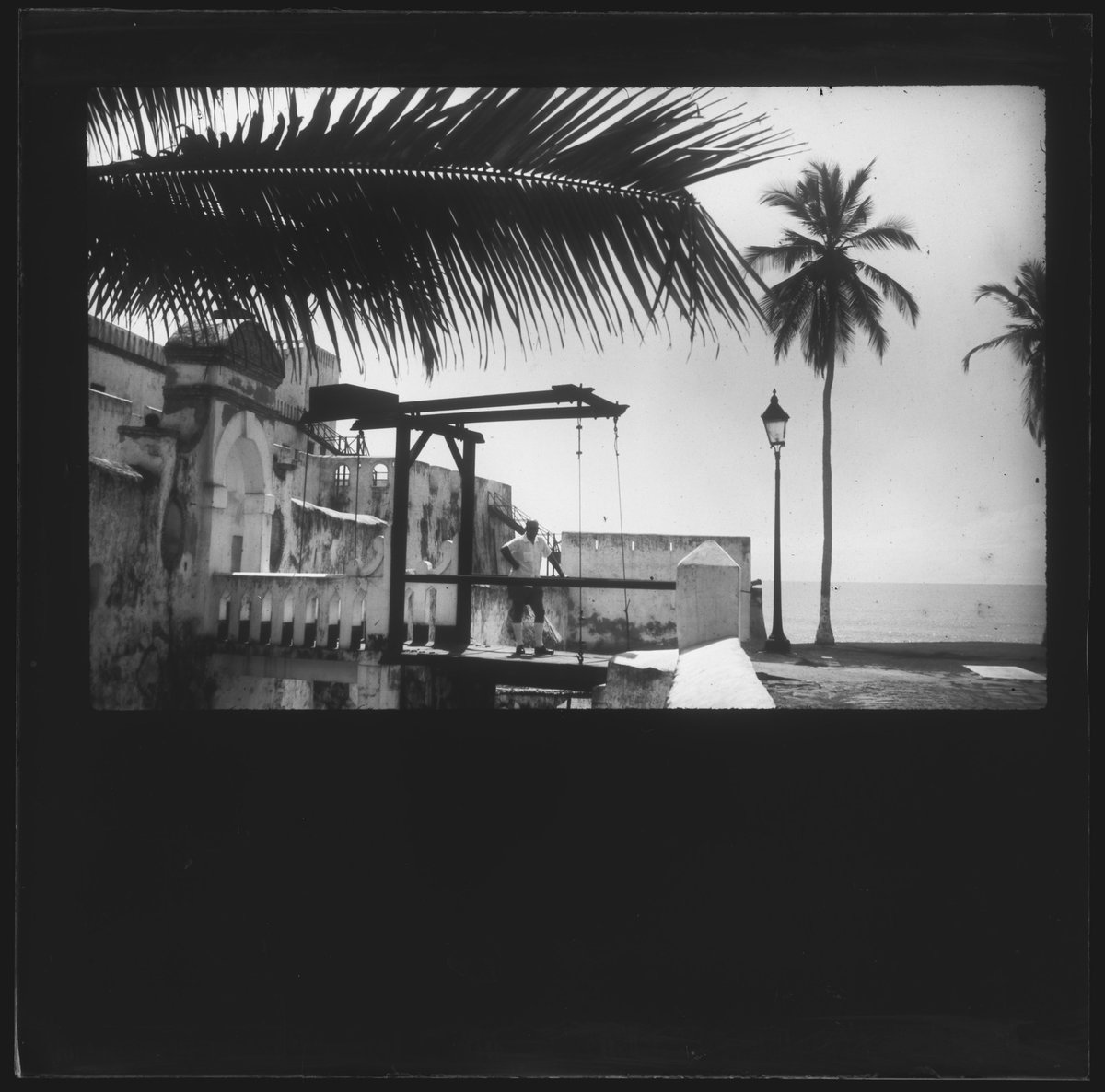 EU: Kasteel St. George, toegangsbrug (1953), Elmina, Ghana, 1953
