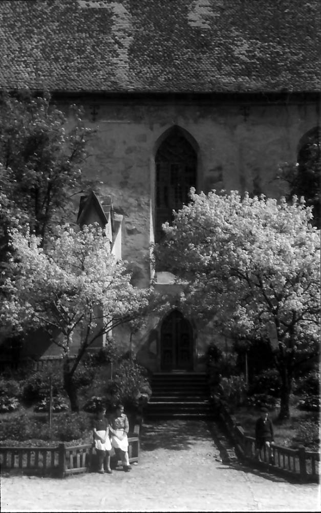 Sighișoara - Romania in 1941 — EU: Schässburg (Sighisoara): Seitenportal der Klosterkirche (1941)
