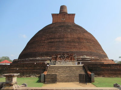 Jetavanarama Dagoba, Anuradhapura — photos through time