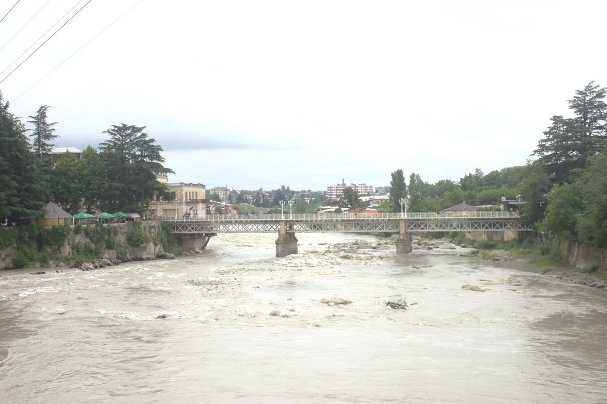 Kutaisi, rozvodněná řeka, Kutaisi, Georgia, 2019