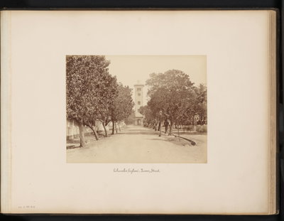 Gezicht op de vuurtoren in Queen Street in Colombo op Brits Ceylon, Colombo, 1880