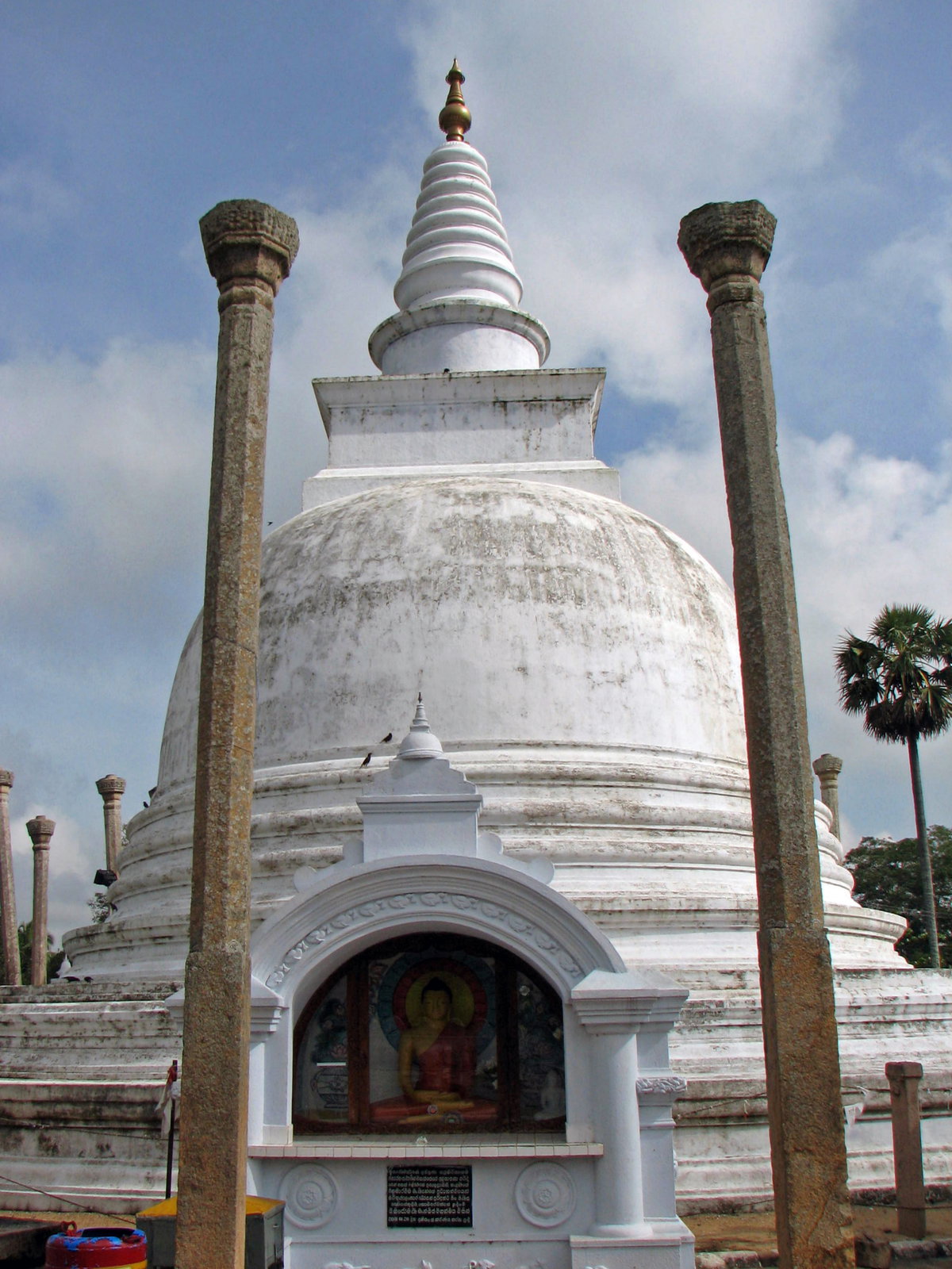 Thuparamaya dagaba, Anuradhapura, Sri Lanka, 2006
