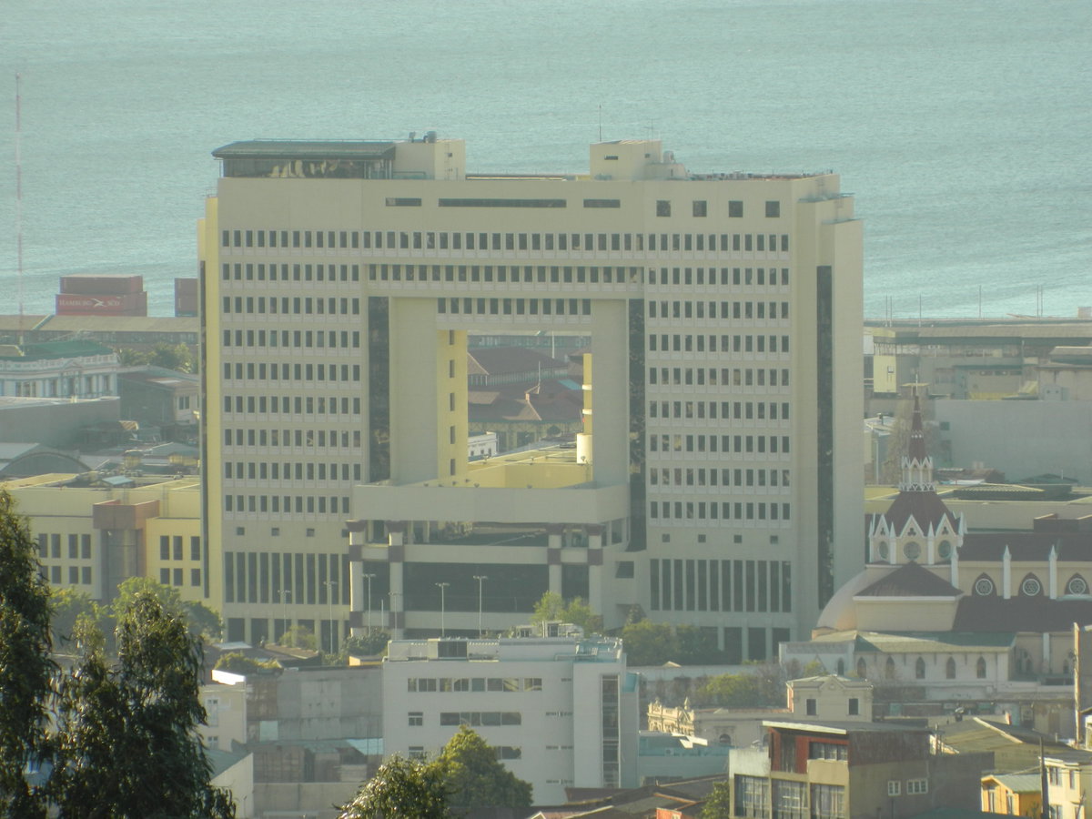 Iglesia de los Doce Apostoles y Congreso Nacional, Valparaíso, Chile, 2012